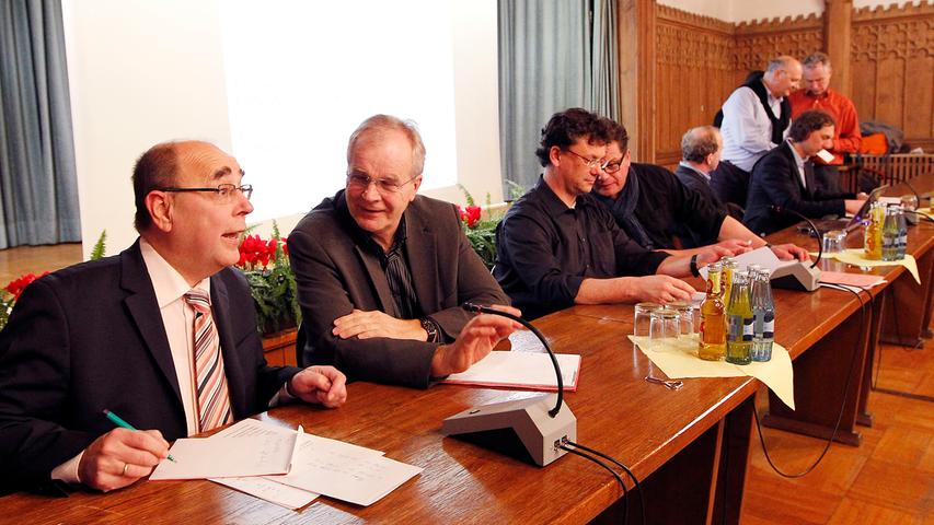 Bürgerinforamtionsveranstaltung zum ICE-Ausbau 2014. Rechts neben dem OB ein Weggefährte, Bauamtschef Gerhard Zedler.