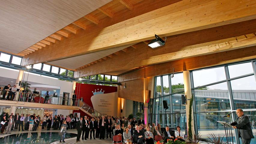 Die Eröffnung des Königsbades 2010.