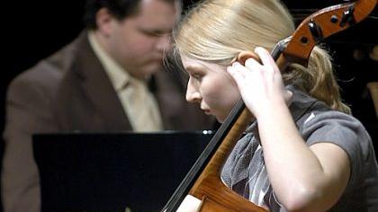 Schwelgte in schönen Chopin-Kantilenen: Streichhölzer-Cellistin Elisabeth Lang (mit Klavierpartner Jerome Weiß). Schwelgte in schönen Chopin-Kantilenen: Streichhölzer-Cellistin Elisabeth Lang (mit Klavierpartner Jerome Weiß).