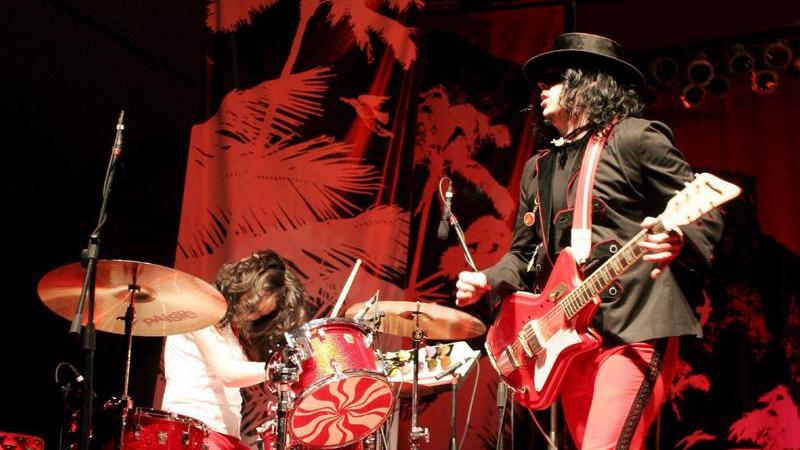 Sie gehören zur Rockmusik wie die Warze zu Lemmys Wange: Bands, deren Namen mit einem "The" anfangen. Auch in der RIP-Geschichte gab es sehr viele "The"-Bands. Doch welche war für Euch The Best? So habt Ihr gewählt:
 Platz 1: The White Stripes: Das erste und leider auch einzige Mal waren The White Stripes 2007 zu Gast auf dem Zeppelinfeld. Ein Wiedersehen mit Jack & Meg wird es wohl weder bei Rock im Park, noch sonst wo geben: 2011 verkündeten die Stripes ihre Auflösung. Während man beim Tausendsassa Jack White mittlerweile kaum noch mit dem Zählen seiner Bands und Musikprojekte hinterherkommt, wird vor allem die stille Meg, überzeugte Anti-Multi-Instrumentalistin, schmerzlich vermisst.