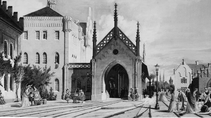 Wie eine gothische Kathedrale sah die erste Version des Hauptbahnhofs aus, die zwischen 1844 und 1847 fertiggestellt wurde. Da der Ludwigsbahnhof der privat betriebenen Ludwigseisenbahn am Plärrer schnell zu klein wurde, musste ein größerer, zentral gelegener Anlaufpunkt her. Durch die Eröffnung der Staatsbahnstrecken nach Schwabach (1849), Ansbach (1875), Bayreuth (1877) sowie der Ostbahnstrecken nach Hersbruck (1859) und Regensburg (1871) entwickelte sich der zunächst noch als Kopfbahnhof gebaute Bahnhof schnell zum Zentralbahnhof Nürnbergs.