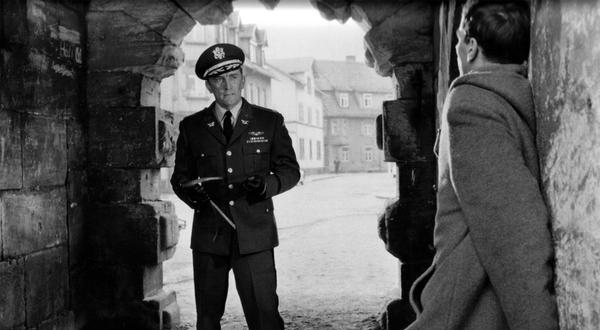 Forchheim wurde 1960 zum (Film-)Schauplatz eines großen Justiz-Dramas mit Kirk Douglas. Der Hollywood-Star spielt in "Stadt ohne Mitleid" den skrupellosen Verteidiger von vier wegen Vergewaltigung einer Minderjährigen angeklagten amerikanischen Soldaten. Um sie vor der drohenden Todestrafe zu retten, versucht er mit allen Mitteln den Leumund des 16-jährigen Opfers zu diskreditieren. Für die Rolle des Mädchens engagierte Regisseur Gottfried Reinhardt die damals gerade 15-jährige Christine Kaufmann, die für ihre Leistung prompt den Golden Globe als Beste Nachwuchsdarstellerin erhielt.