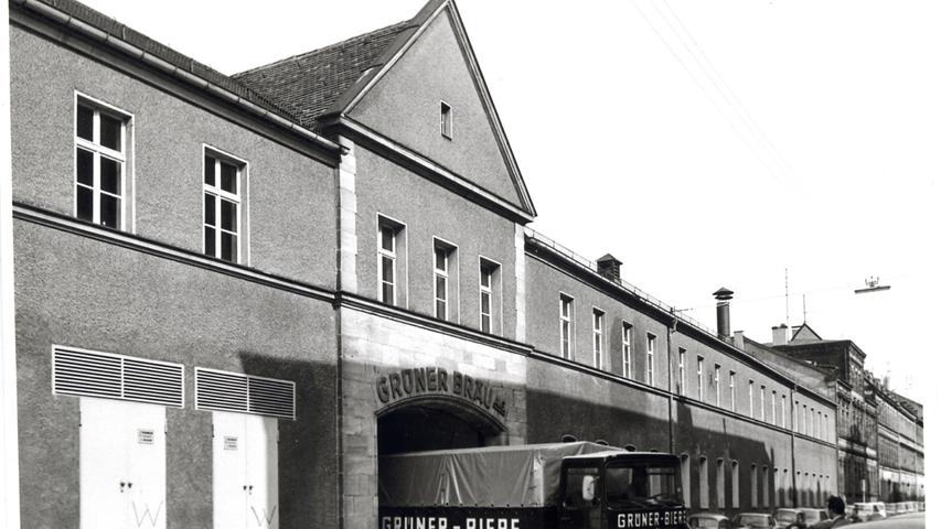 Die Brauerei Grüner zählte ebenfalls zu den "großen Fünf" der Fürther Brauereien. In der Garten- bzw. Rosenstraße hatte sie ihren Sitz. Seit Kauf des Anwesens 1709 wechselte immer wieder der Braubesitzer. 1862 erwarben die Brüder und Namensgeber Johann Georg, Johann Heinrich und Georg Heinrich Grüner die Brauerei. 