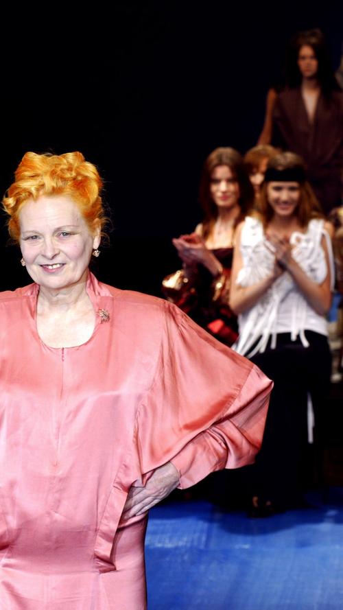 Anfang der 90er Jahre legte Westwood auch als Geschäftsfrau richtig los. Schließlich gehörte sie zu den ganz Großen der Branche, genau so wie ihre Catwalks der London Fashion Week.
