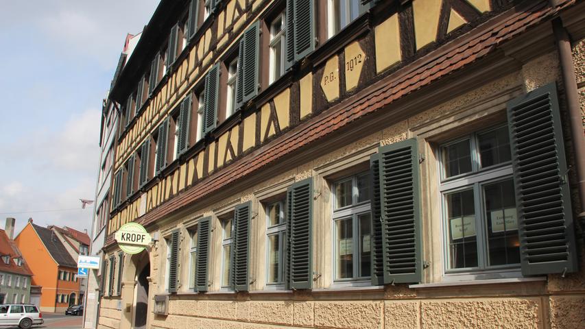 "Ich wollte kein Nullachtfünfzehn-Restaurant aufbauen, sondern hatte eine Idee, die ich systematisch angehen wollte", so Kropf. Nach einem Betriebswirtschaftsstudium in Bamberg, ging er beim Starkoch Alexander Herrmann in Nürnberg in die Lehre.