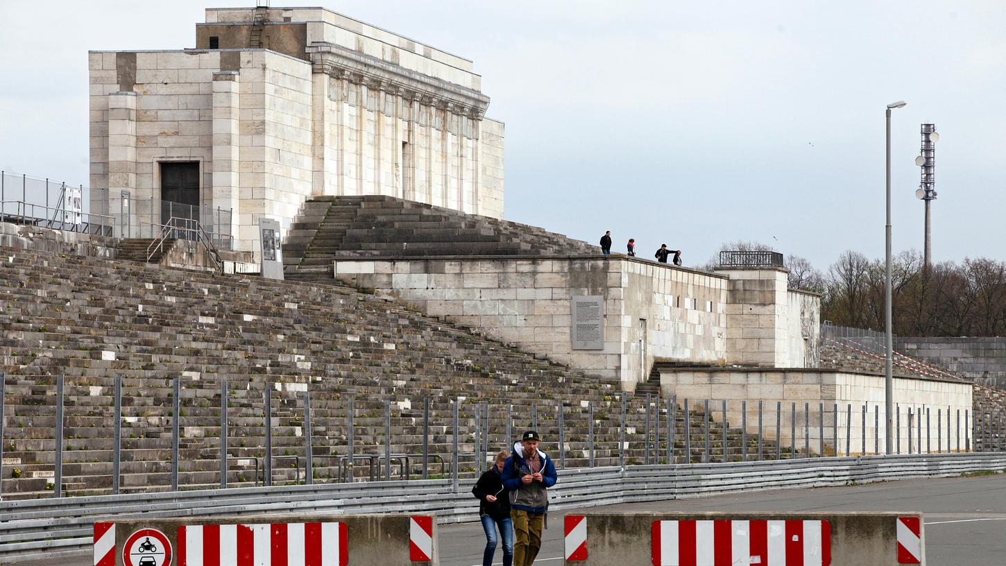 Nach rund einem Jahr sind die ersten Test-Sanierungen am Zeppelinfeld abgeschlossen.