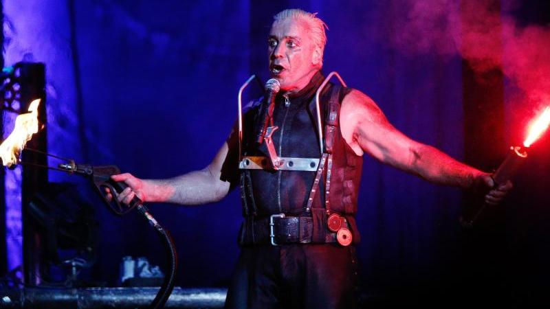 2010 zogen Rammstein alle Show-Register bei ihrer monumental-brachialen Performance. Die deutschen Pyro-Götter waren schon 1998 bei RIP.