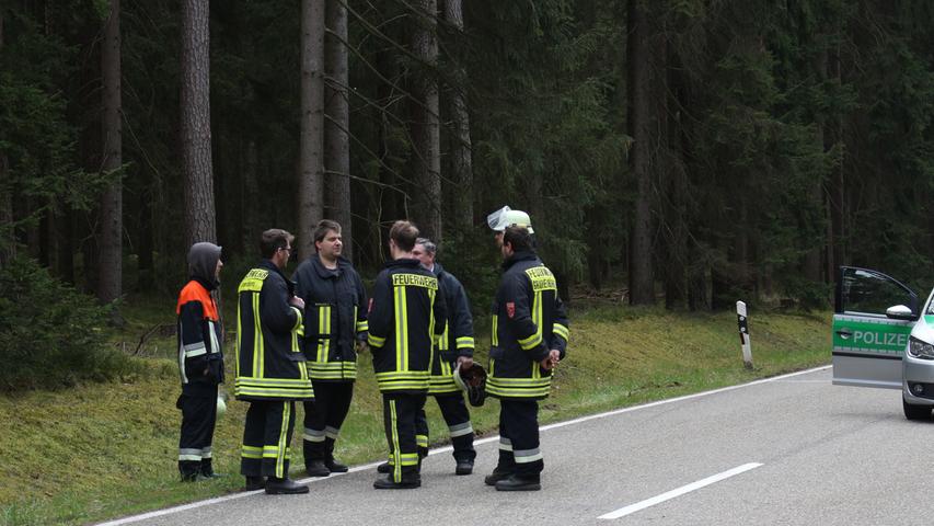 Audifahrer prallt im Landkreis Ansbach gegen Baum und stirbt 