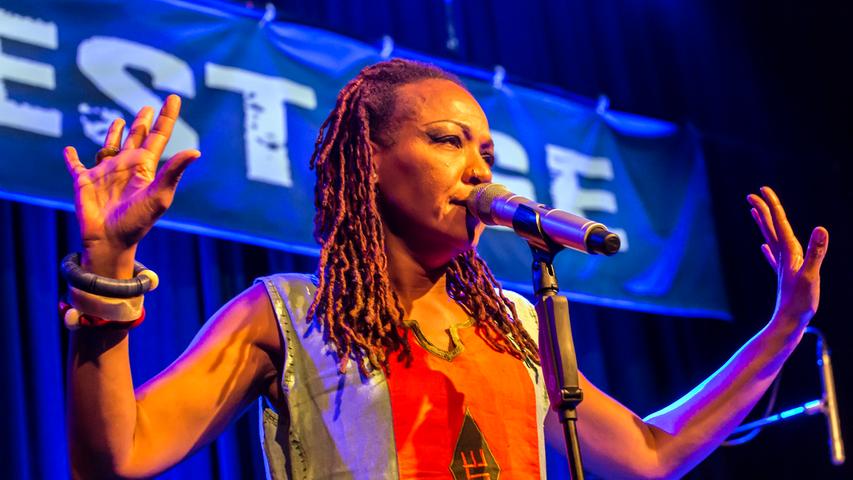 Lisa Simone trifft mit Soul und Blues die Herzen in der Kulturfabrik