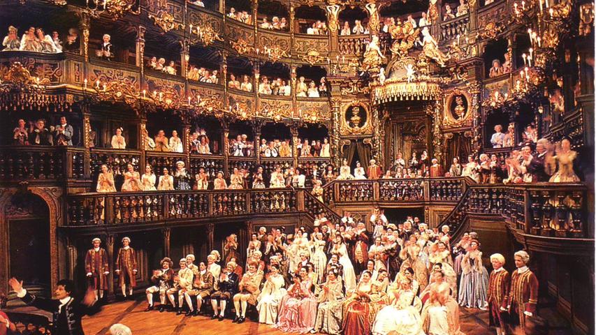 Farinelli, il Castrato, der Film über den berühmten Kastraten Carlo Broschi, der mit raffinierter Ton-Überblendung die androgyne Stimme künstlich herstellte, wurde auch im Markgräflichen Opernhaus in Bayreuth und im Markgrafentheater Erlangen gedreht. Die Hauptrolle des umjubelten Gesangsstars des Barock spielte Stefano Dionisi. Der Film erhielt 1995 den Golden Globe als bester fremdsprachiger Film und war in dieser Kategorie auch für den Oscar nominiert. Farinelli, il Castrato, der Film über den berühmten Kastraten Carlo Broschi, der mit raffinierter Ton-Überblendung die androgyne Stimme künstlich herstellte, wurde auch im Markgräflichen Opernhaus in Bayreuth und im Markgrafentheater Erlangen gedreht. Die Hauptrolle des umjubelten Gesangsstars des Barock spielte Stefano Dionisi. Der Film erhielt 1995 den Golden Globe als bester fremdsprachiger Film und war in dieser Kategorie auch für den Oscar nominiert.