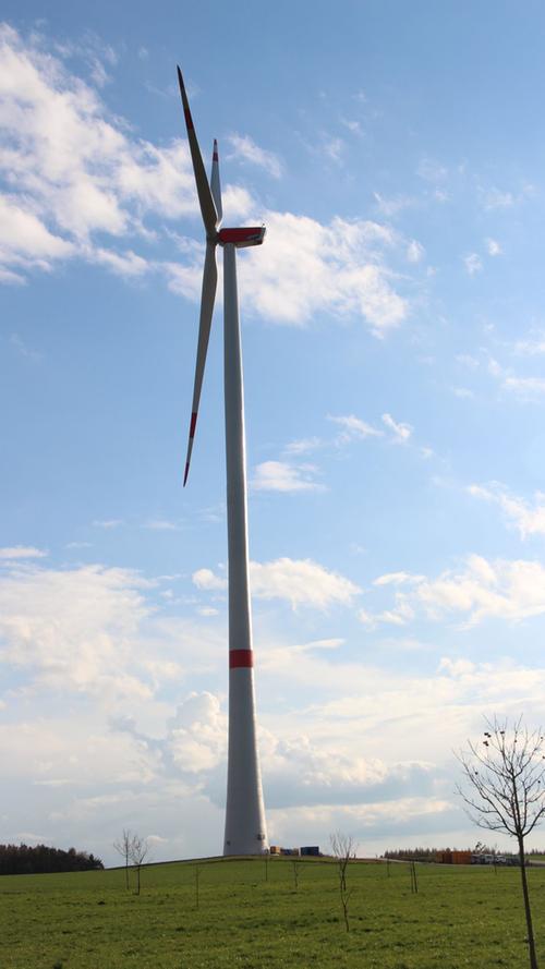 Luftige Zitterpartie: Riesige Windräder bei Betzenstein aufgebaut