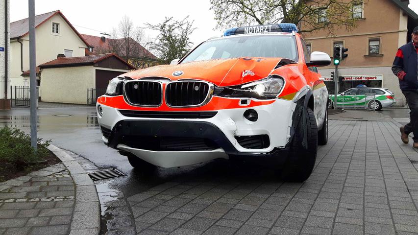 Rettungswagen verursacht Crash mit zwei Pkws in Bindlach