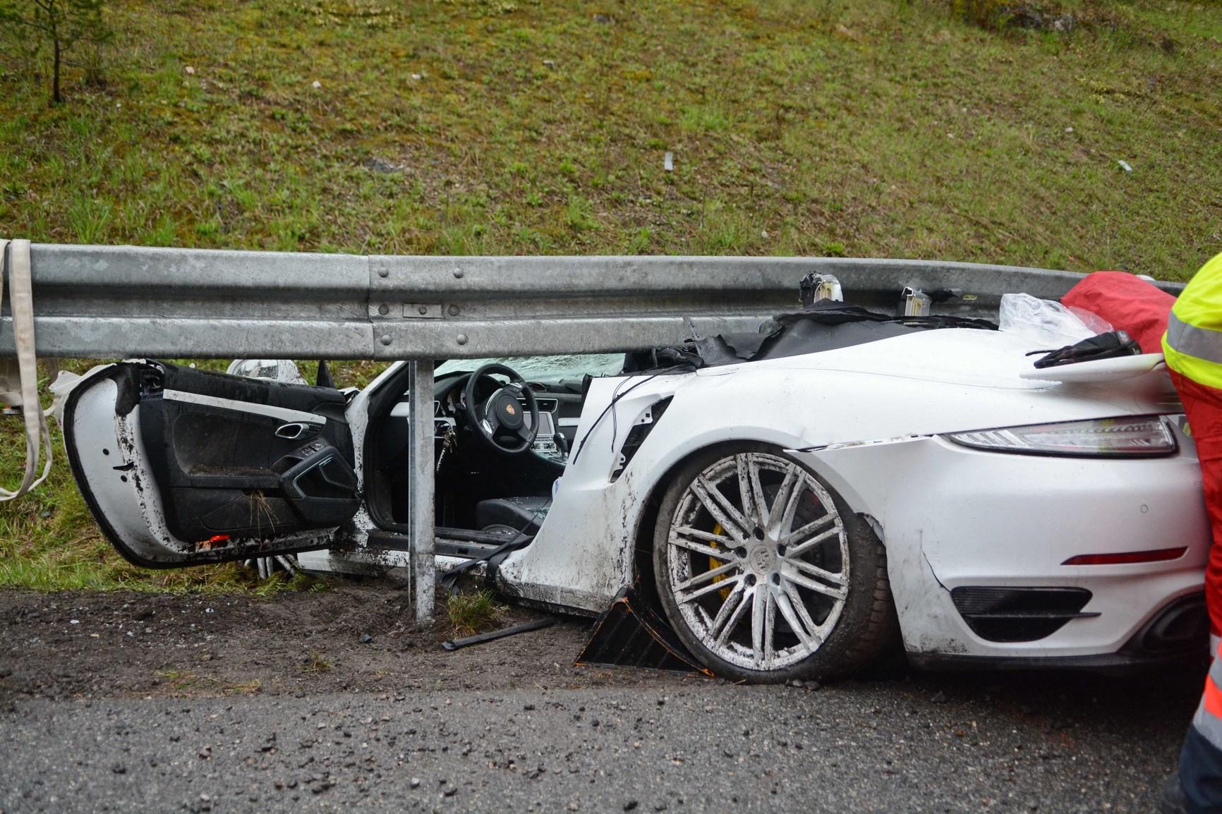 200.000 Euro Schaden: Porsche Kracht Auf A6 In Leitplanke | Nordbayern