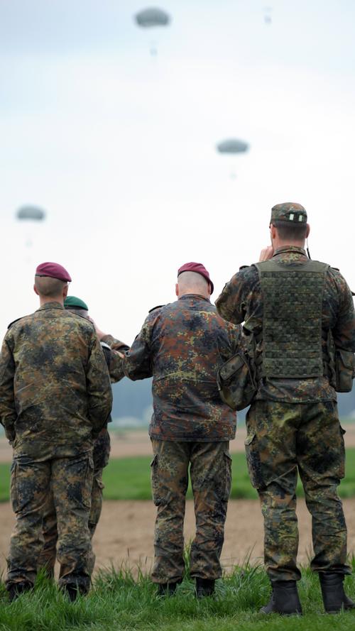 Auch die Bundeswehr war durch Beobachter an der Luftlandeübung vertreten.