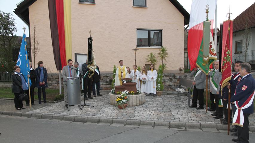 Symbolträchtiger Partnerschaftsbrunnen in Willersdorfer Ortsmitte