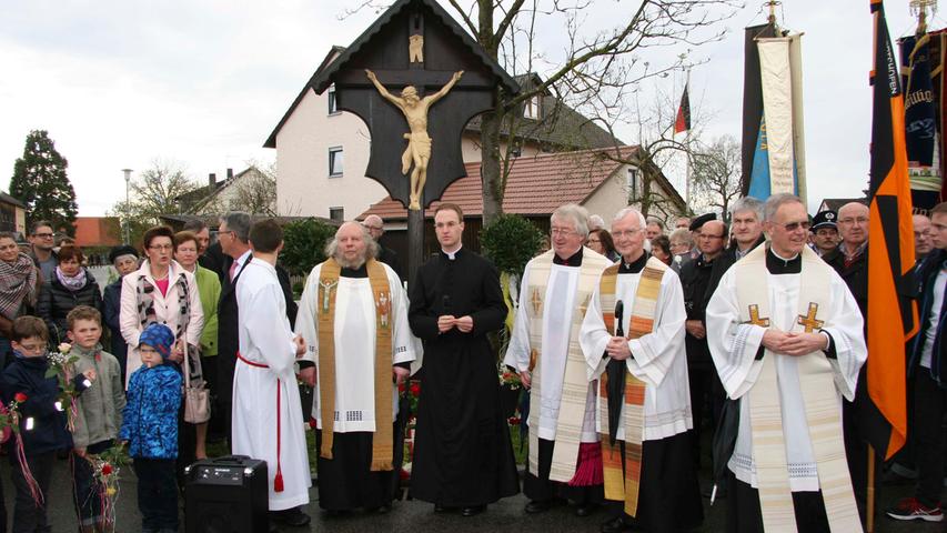 Impressionen vom Empfang des  Neupriesters Ulrich Schmidt in seinem Heimatort Reichertshofen.