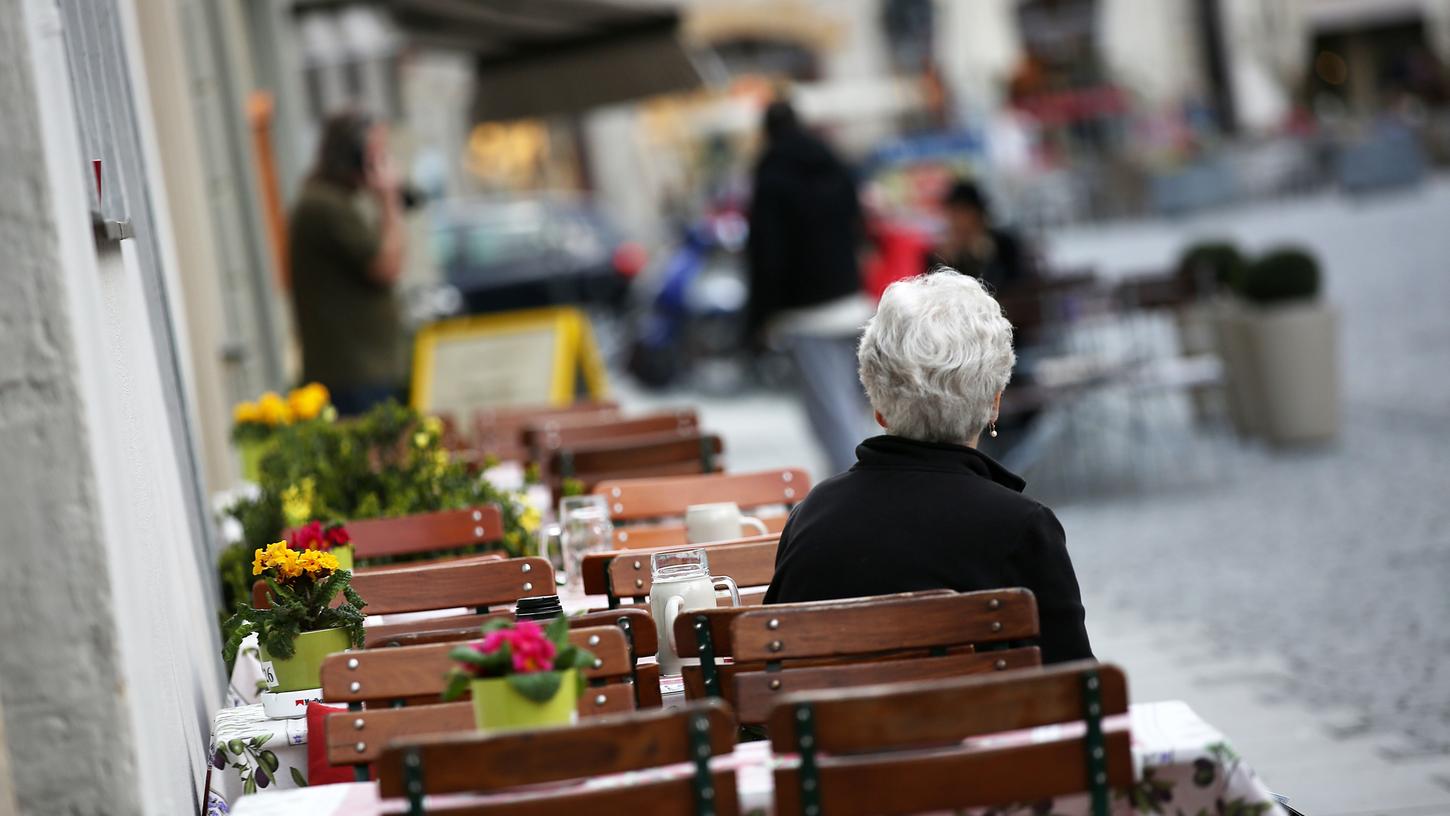 Geöffnete Gastronomie-Betriebe und Läden in Forchheim? OB Uwe Kirschstein bezeichnet die in Bayern geplanten Modellregionen als "unehrlich". 