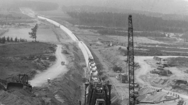 Der 1,7 Kilometer lange Damm der Brombachhauptsperre kostete damals um die 30 Millionen Mark.