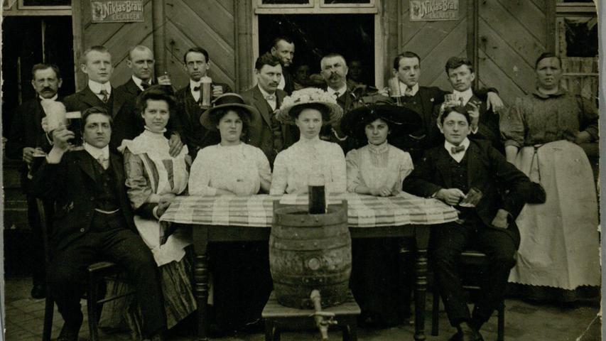 Seit 1706 wurde in der Hauptstraße 103 Bier produziert. Einen richtigen Aufschwung erlebte der Betrieb erst 1866 mit dem Wechsel zur Familie Niklas, hier auf einer Postkarte um 1890.
