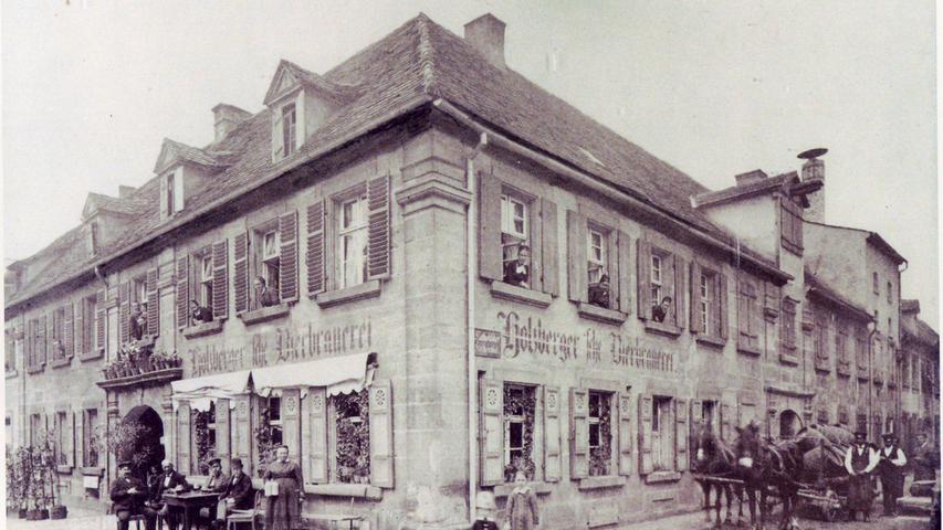 Der später auch "Herz der Erlanger Brauwirtschaft" genannte Brauereikomplex am Altstädter Kirchenplatz 6 wurde 1718 von der Familie Windisch gegründet.
