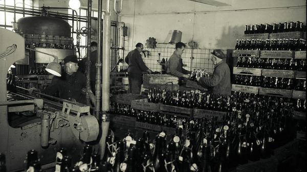 1861 wurde das aufgrund von Modernisierungen und Exportorientierung florierende Unternehmen Henninger Reifbräu an den Tuchgroßhändler Wilhelm Helbig verkauft. Mit Investitionen in moderne Brautechnik, Geländezukäufen bis zur Bahnlinie wurde die führende Stelle unter den Erlanger Exportbrauereien gefestigt. Die beiden Weltkriege trafen die Kapitalgesellschaft (seit 1904), die 1906 mit der Reifbrauerei fusionierte, aufgrund der Exportorientierung besonders hart.