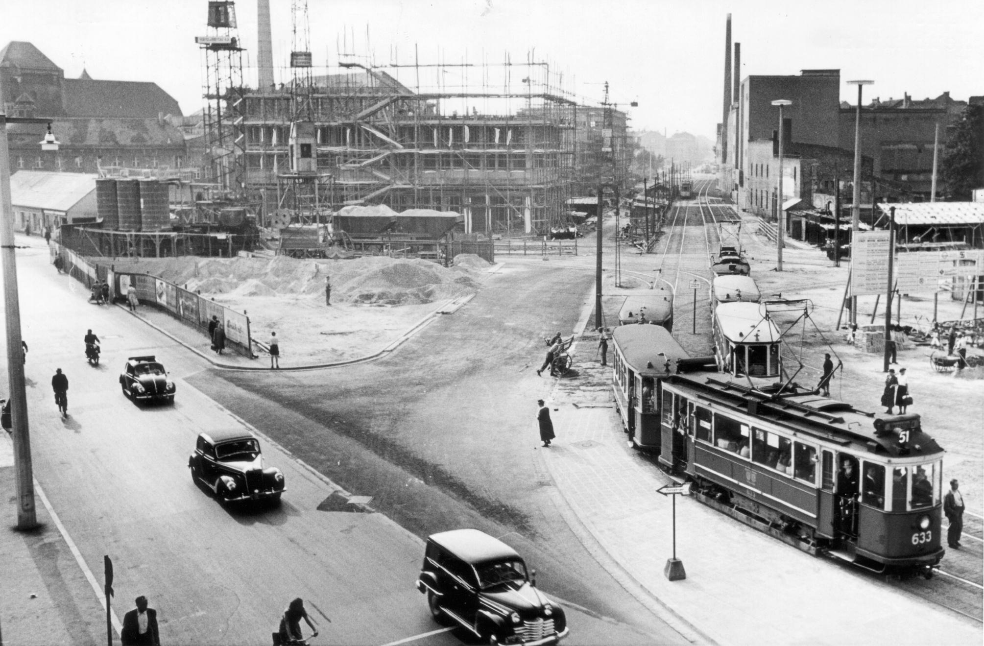 Ende 1952 waren zwei Obergeschosse des Hochhauses der Städtischen Werke im Rohbau fertiggestellt.