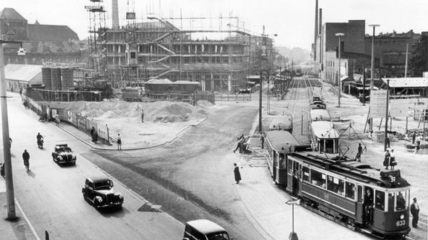 Ende 1952 waren zwei Obergeschosse des Hochhauses der Städtischen Werke im Rohbau fertiggestellt.