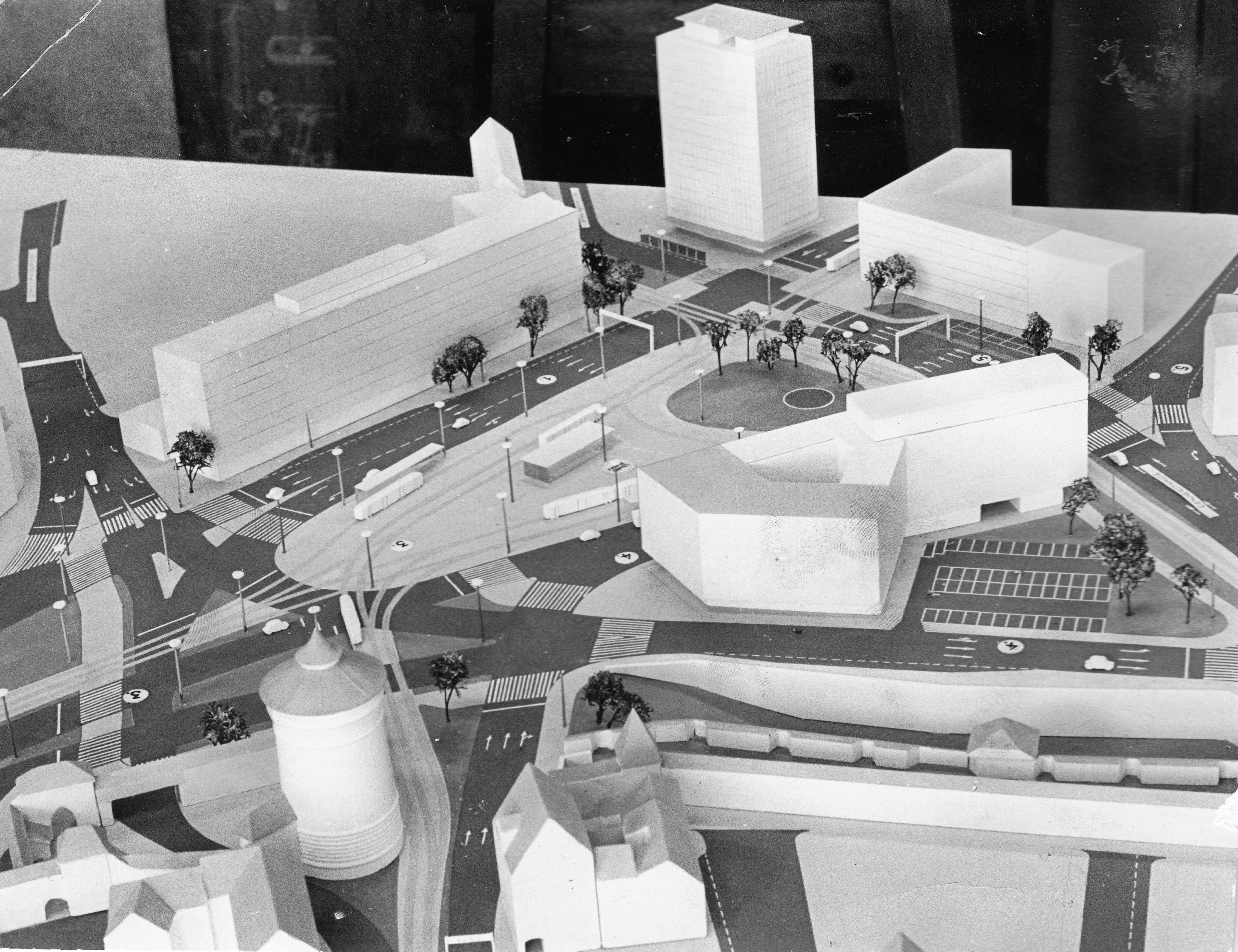 Ein weiterer Abschnitt des Plärrerumbaus reichte von der Gostenhofer Hauptstraße (oben) bis zum Spittlertorgraben (links) und erfasste den östlichen Bereich der großen Haltestelleninsel. Neben dem Plärrer-Hochhaus sollte ein repräsentativer Neubau (oben) entstehen.