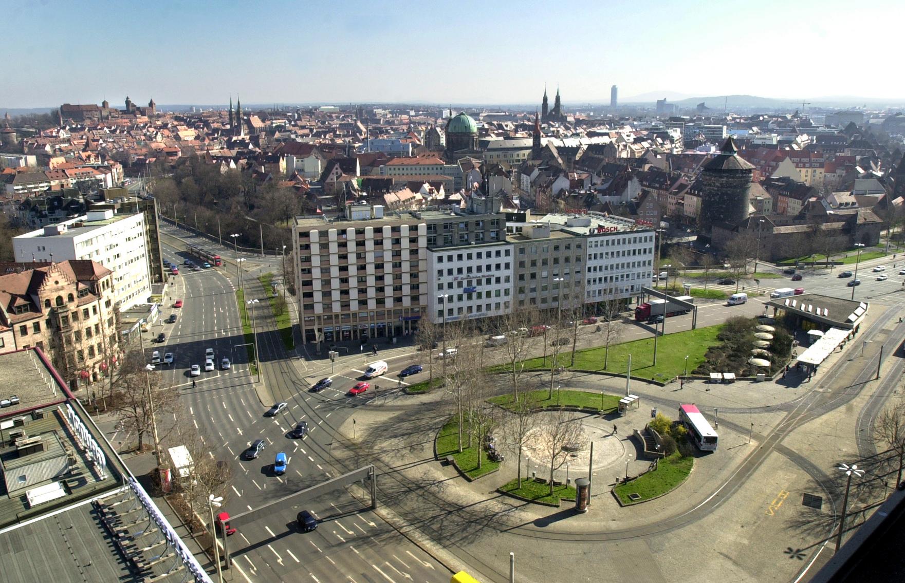 Dieses Bild ist bereits über zehn Jahre alt und gleicht dem heutigen Verkehrsknotenpunkt bis auf wenige Nuancen.