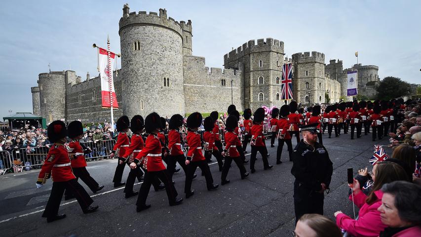 Auch die Grenadier Garde marschierte auf, um der Königin die Ehre zu erweisen.