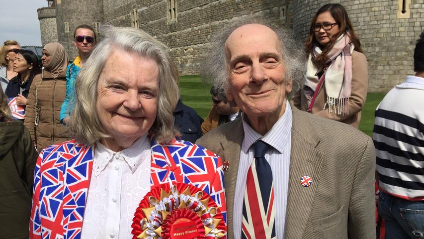 So zum Beispiel Margaret Tyler (70) und David Jones (80).