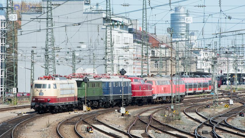 Die historischen Schienenfahrzeuge, E-Lok 103 224, E-Lok E 44 001, E-Lok 110 002, Diesellokomotive 280 005-0 und die Diesellokomotive 218 217 sind nun öffentlich ausgestellt.