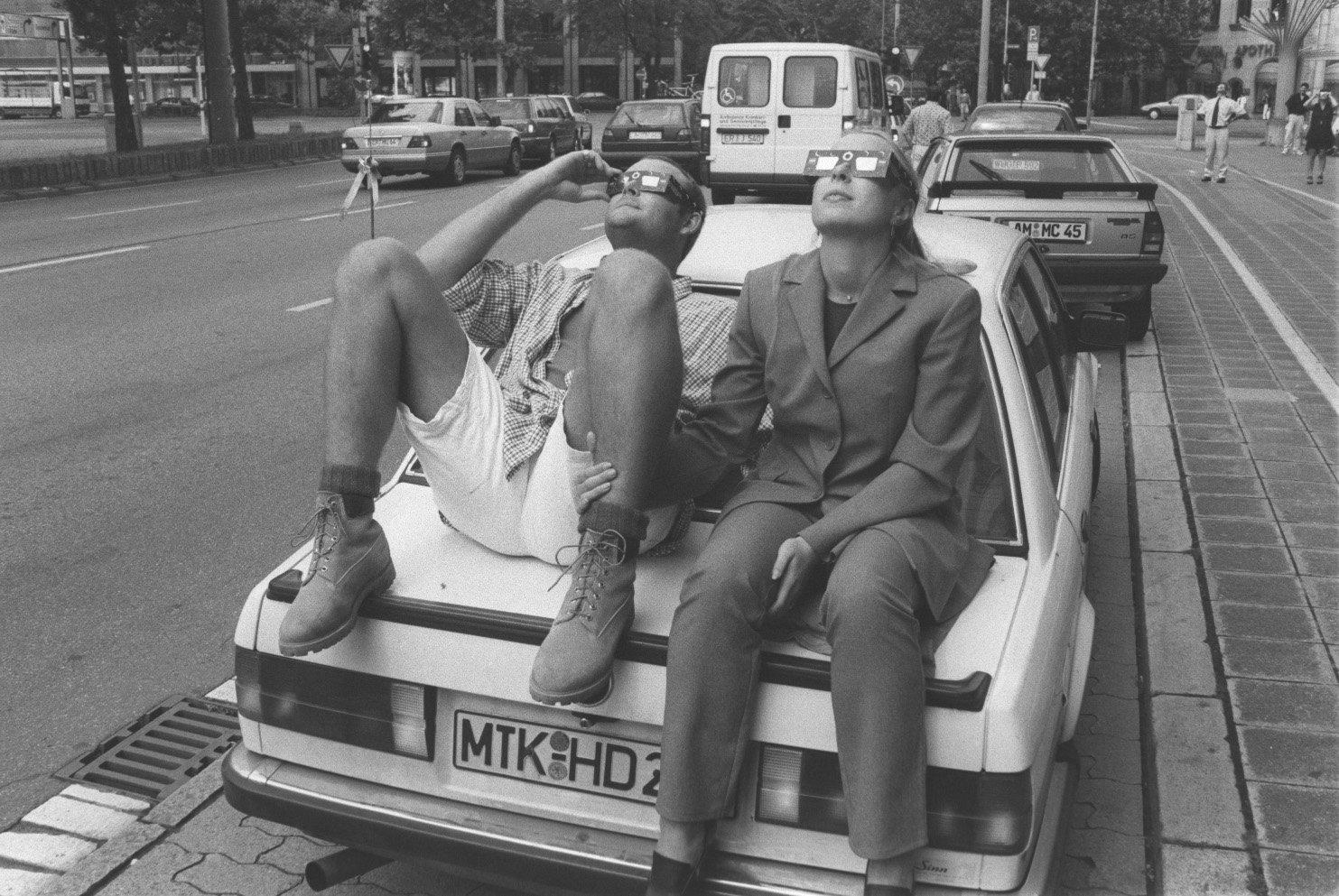 Der Plärrer ist mehr als ein Verkehrsknotenpunkt: 1999 nutzten viele Menschen den großen Platz, um die Sonnenfinsternis live zu erleben.