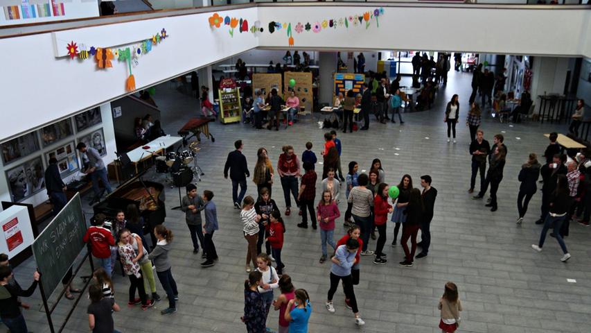 Chemie, Physik und Kunst: Ostendorfer Gymnasium öffnet seine Tore