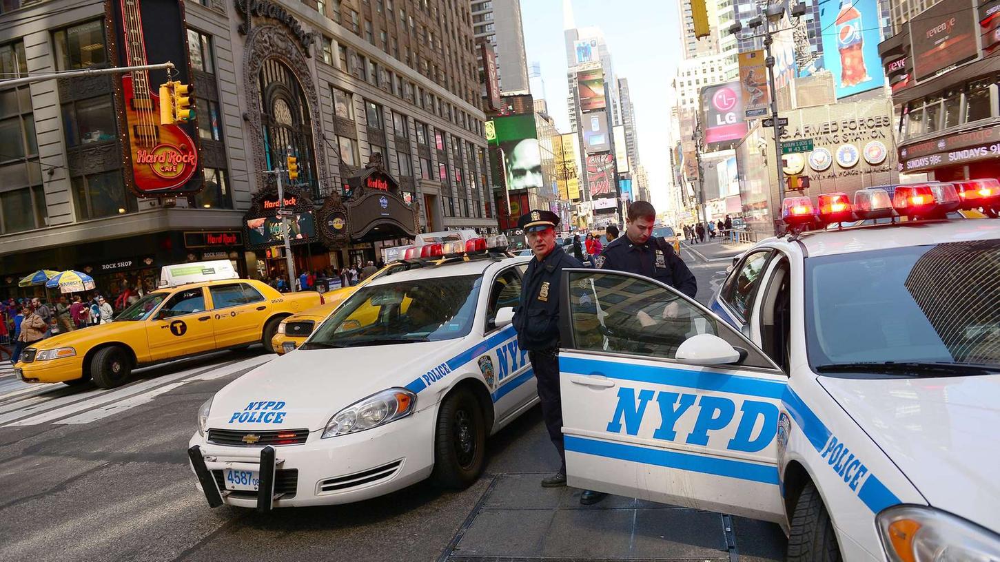 Die New Yorker Polizei schrieb mit einer Großrazzia gegen zwei rivalisierende Gangs Geschichte.