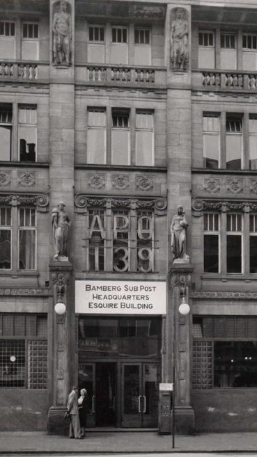 Die Gebäude des Kaufhauses waren im Krieg erhalten geblieben und wurden nach Kriegsende als amerikanische Besatzungs- und Verwaltungsbehörde genutzt. Innerhalb eines Rückerstattungsverfahrens wechselte das Kaufhaus rechtmäßig seinen Besitzer und wurde 1951 wiedereröffnet.