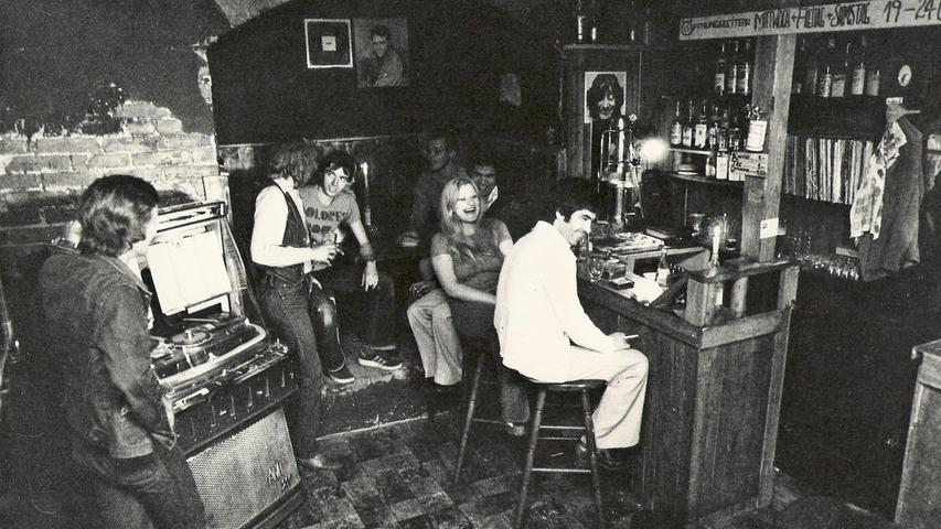Das waren noch Zeiten anfangs im "Starclub": Kleiner Tresen, eine Jukebox, Bier und vor allem jede Menge Spaß. "Damals gab es ja kaum Lokale zum Ausgehen", sagt Mitgründer Dieter Zech.
