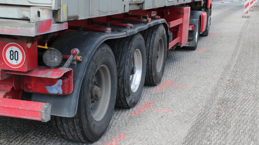 Bauarbeiten auf A93: Lastwagen erfasst Arbeiter