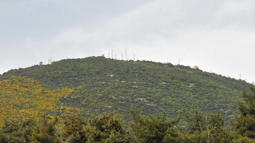 Weiterfahrt zum Mount Bental auf dem Golan: Die Bergrücken sind übersät mit Kommunikationseinrichtungen.