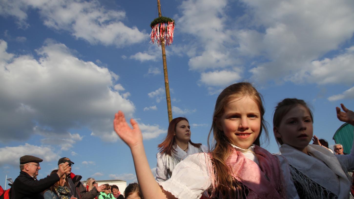 Sonne, Tanz und Bier: Franken feiern auf dem Walberlafest 