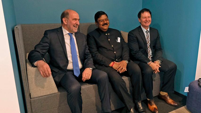 Kamal Mittal, der Chef des indischen Mischkonzerns PCM Group of Industries, mit Landrat Willibald Gailler und OB Thomas Thumann.