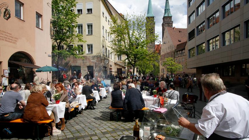 Mitten im Burgviertel: Weinmarktfest in der Sebalder Altstadt