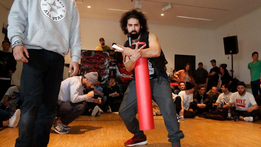 Kopfüber mit Drehung: Breakdance Battle im Stadtteilhaus Röthelheimpark