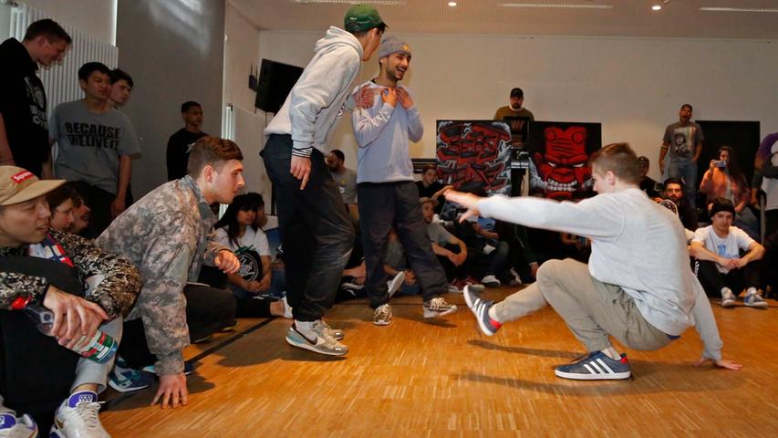 Kopfüber mit Drehung: Breakdance Battle im Stadtteilhaus Röthelheimpark