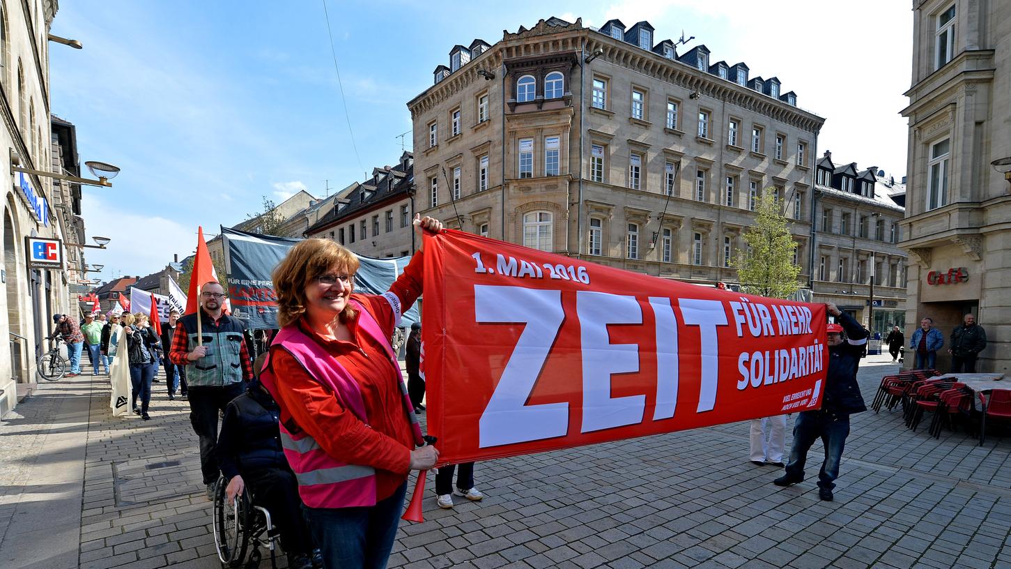 Demonstration am 1. Mai: 2016 riefen die Teilnehmer unter anderem nach mehr Solidarität.