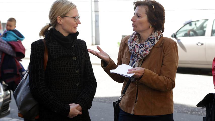Auch Martina Mittenhuber, die Leiterin des Menschrechtsbüros, und Barbara Sterl haben an der Gedenkstättenreise teilgenommen.