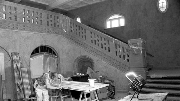 Die Kosten und Durchführung der Sanierung übernahmen 1998 die neuen Betreiber Volker Heißmann, Martin Rassau, Marcel Gasde und Michael Urban. Im Gegenzug erhielten sie von der Stadt Fürth 20 Jahre Mietfreiheit.