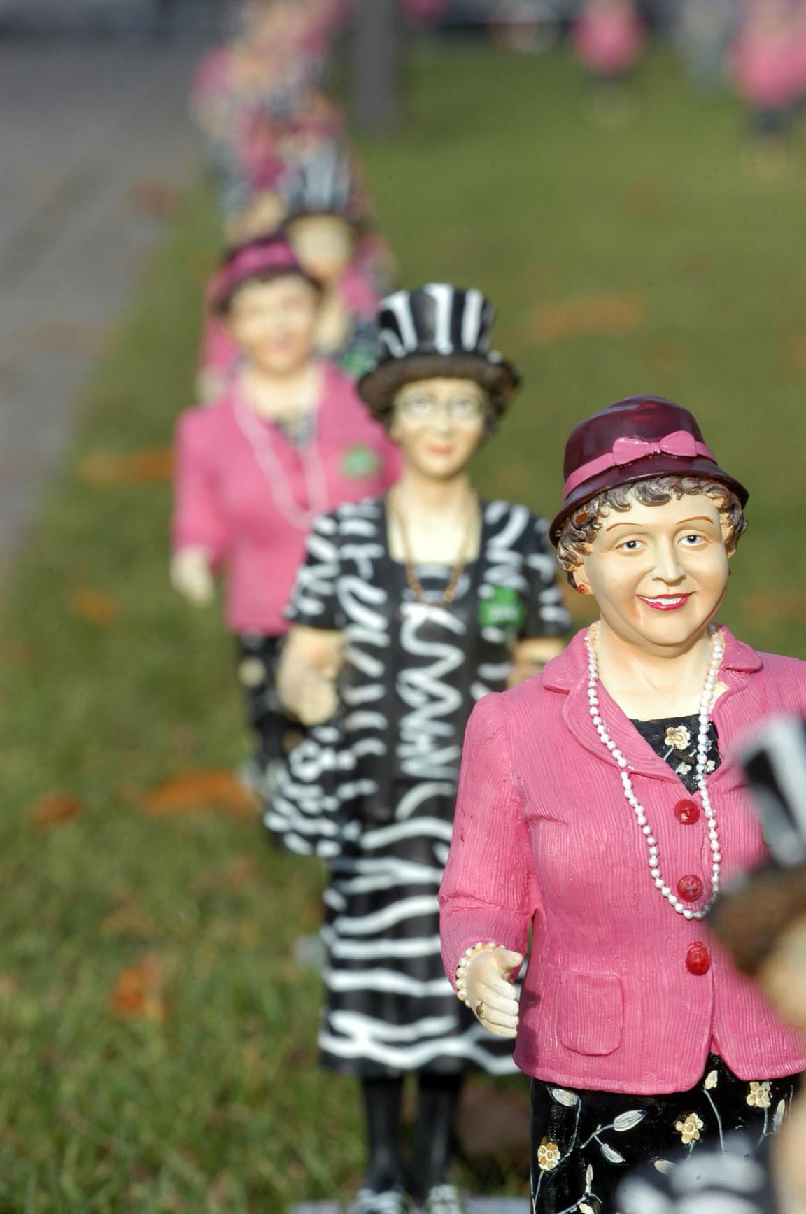 Um keine Idee verlegen: Auf der Fürther Freiheit verkauften Heißmann und Rassau 2006 Plastik-Miniaturen von Waltraud und Mariechen.