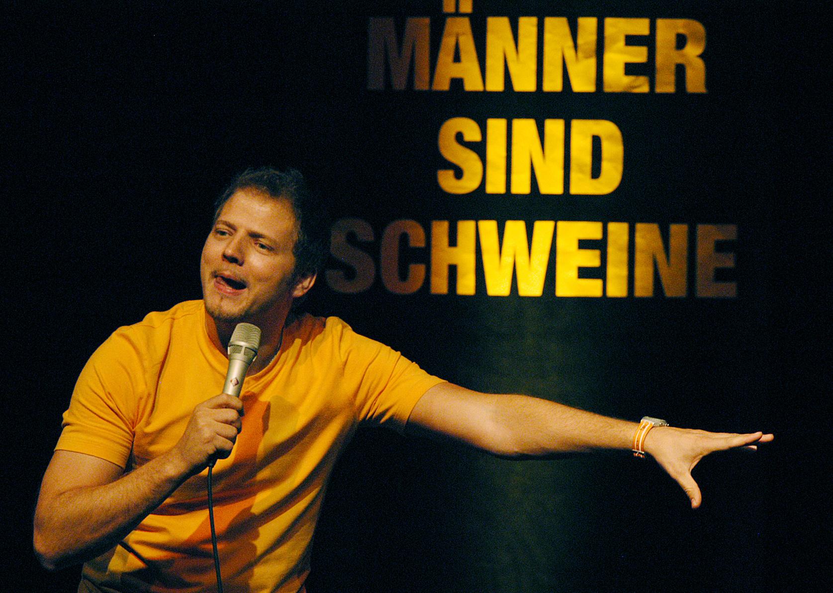 Und natürlich schaute auch er vorbei: Mario Barth beehrt die Fürther 2004 mit seinem Programm "Männer sind Schweine, Frauen aber auch".