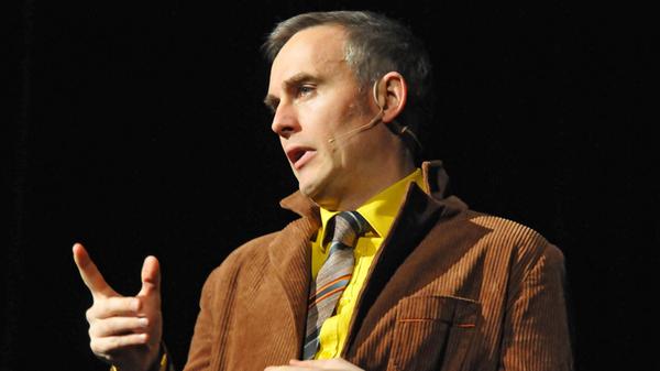 Stammgast: Johann König kommt 2019 auf Einladung der Comödie erneut nach Fürth, tritt aber in der Stadthalle auf. Die Comödie würde sonst aus allen Nähten platzen.